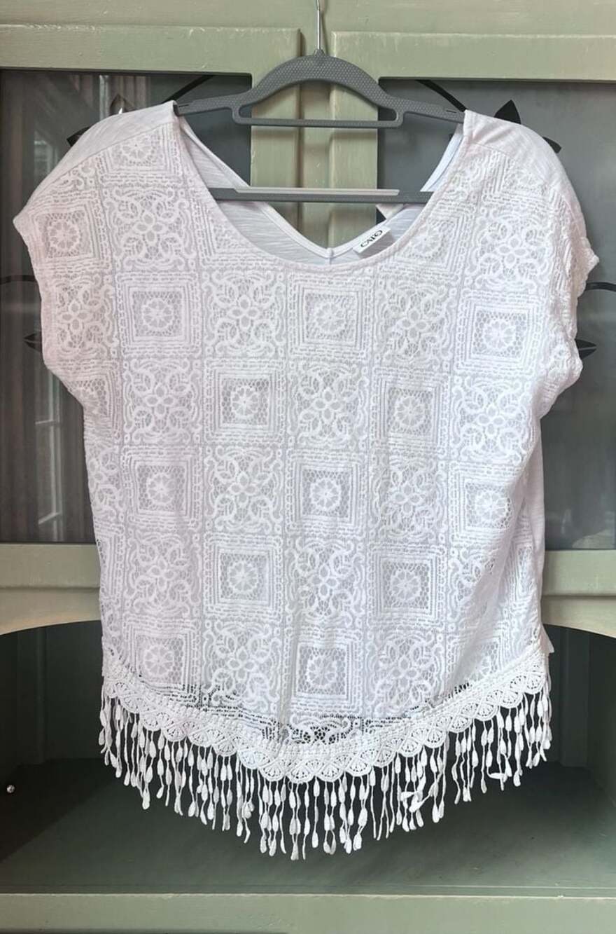 Cato Women's White Lace Crochet Fringe Hem Short Sleeve Top Size M - Picture 2 of 6
